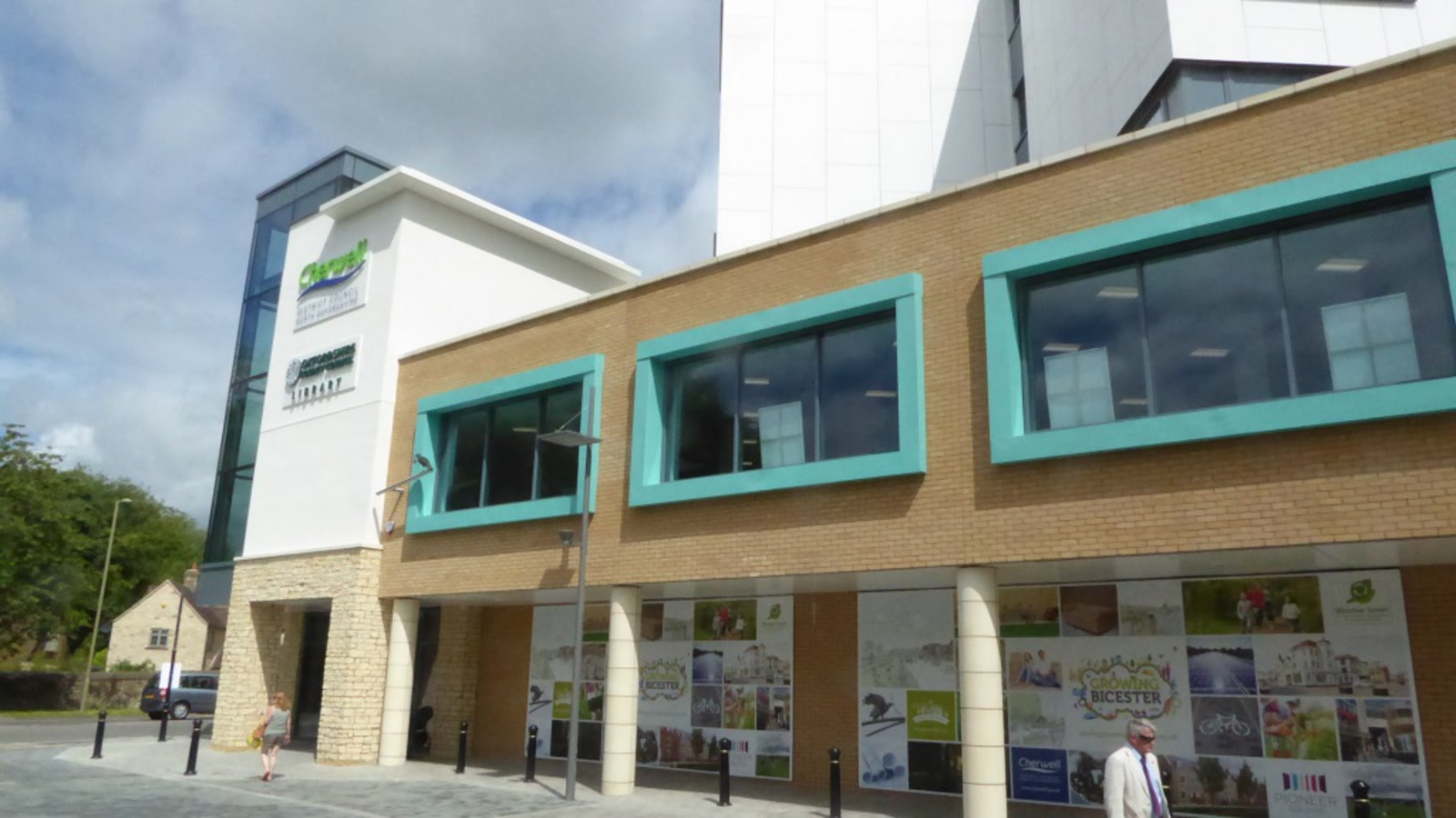 Franklins House building in Pioneer Square housing Bicester Library and Cherwell District Council offices.